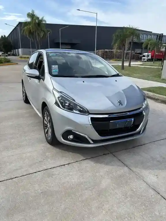 Peugeot 208 Feline 1.6  2019 - foto 1