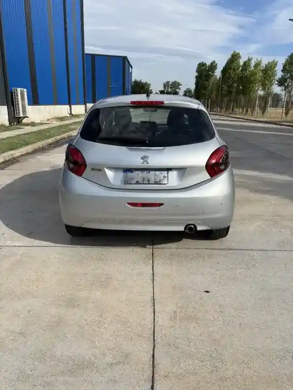 Peugeot 208 Feline 1.6  2019 - foto 2