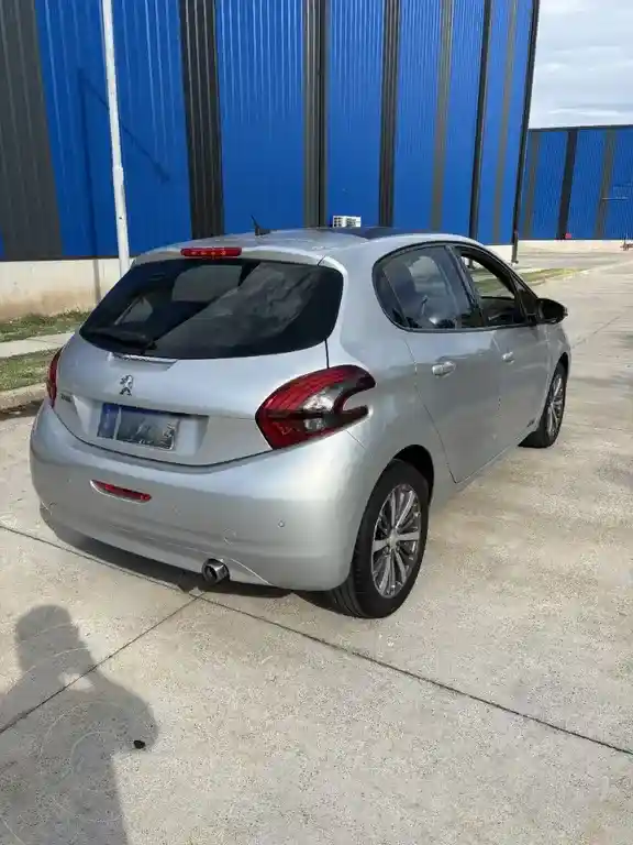 Peugeot 208 Feline 1.6  2019 - foto 3