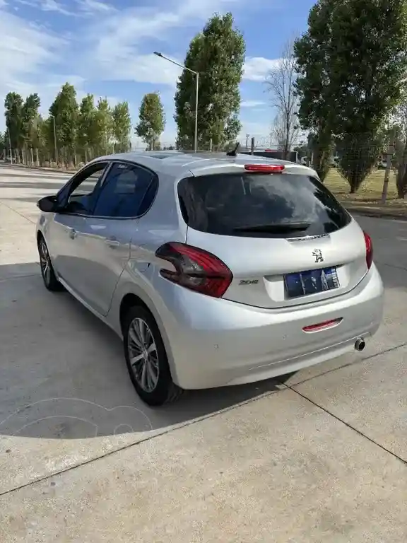 Peugeot 208 Feline 1.6  2019 - foto 4