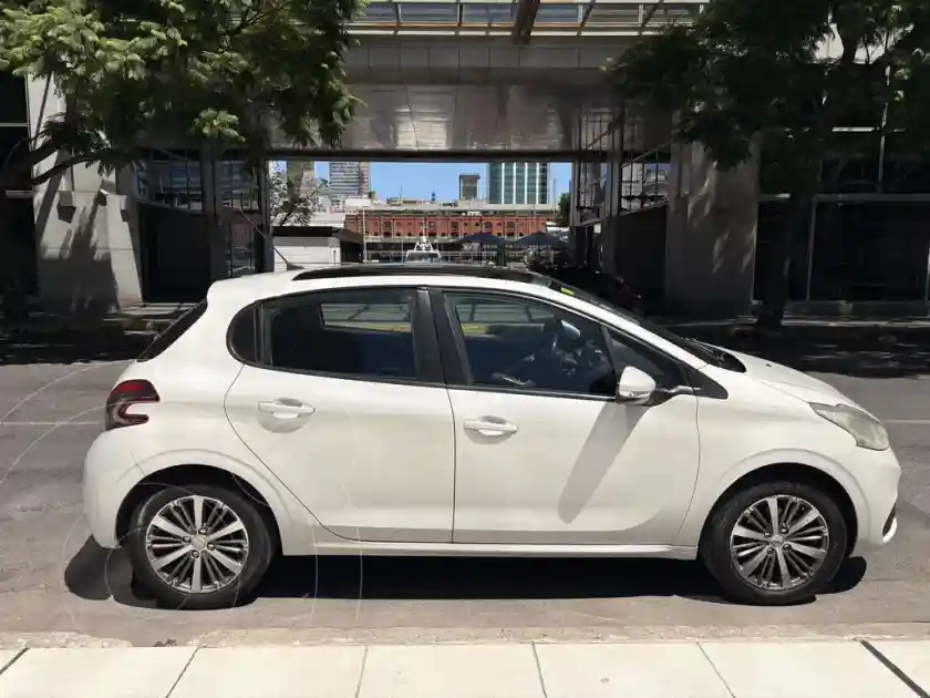Peugeot 208 Allure 1.6  2017 - foto 2