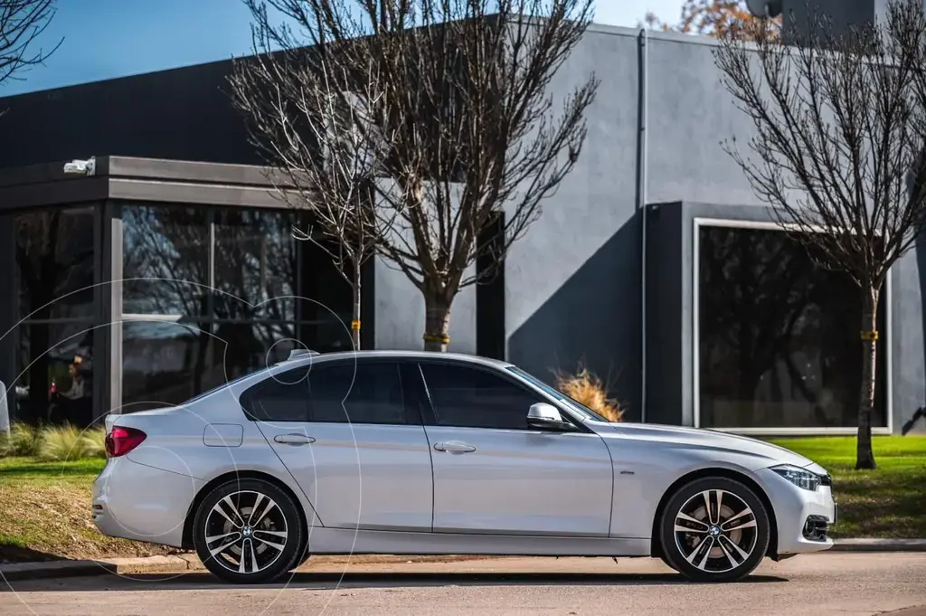 Bmw Serie 3 Sedán 330I Sport Line (1997 Cc) 2017 - foto 3
