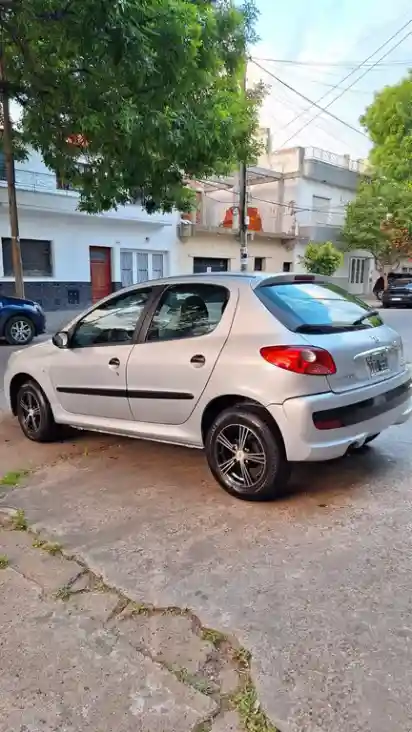 Peugeot 207 Compact 1.4 Xr 5P  2010 - foto 2