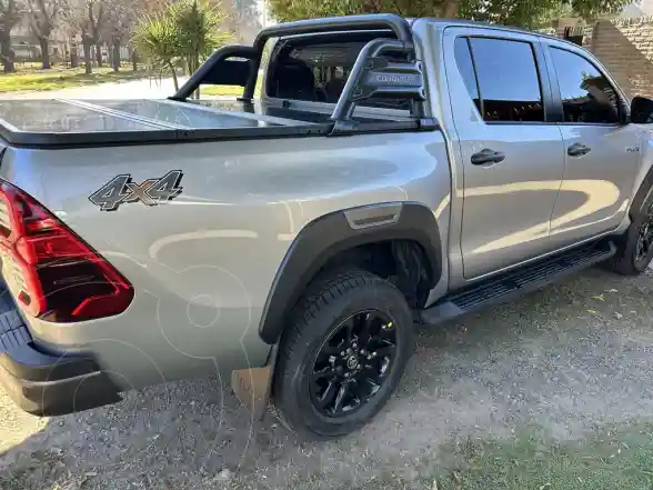 Toyota Hilux 4X4 Cabina Doble Conquest  2023 - foto 3