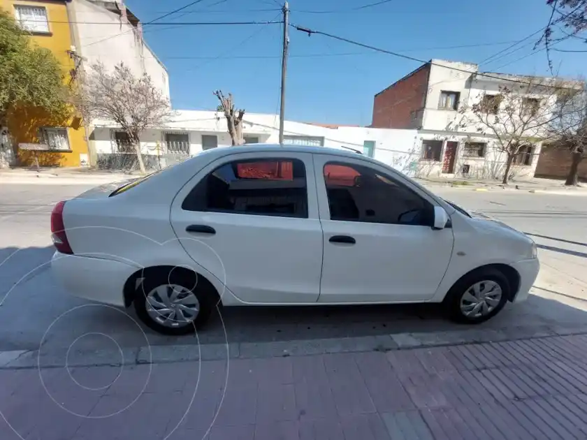 Toyota Etios Sedán X  2018 - foto 1