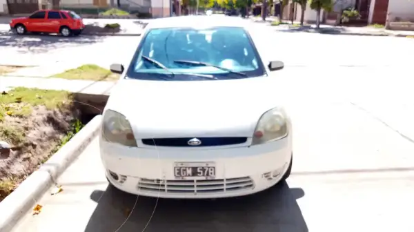Ford Fiesta 2004 - foto 1