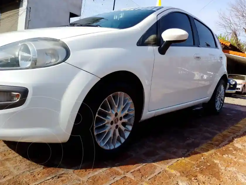 Fiat Punto 5P 1.6 Essence  2014 - foto 1
