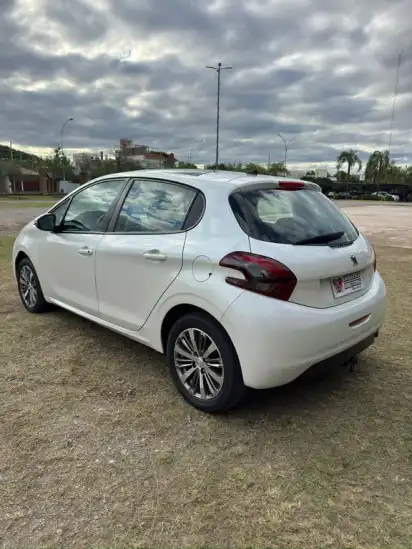 Peugeot 208 Allure 1.6  2017 - foto 4