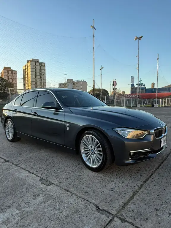 Bmw Serie 3 Sedán 328I (1997 Cc) 2013 - foto 3