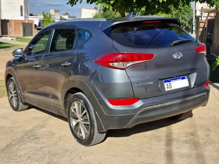 Hyundai Tucson Gl 4X2 2.0 Aut  2017 - foto 2