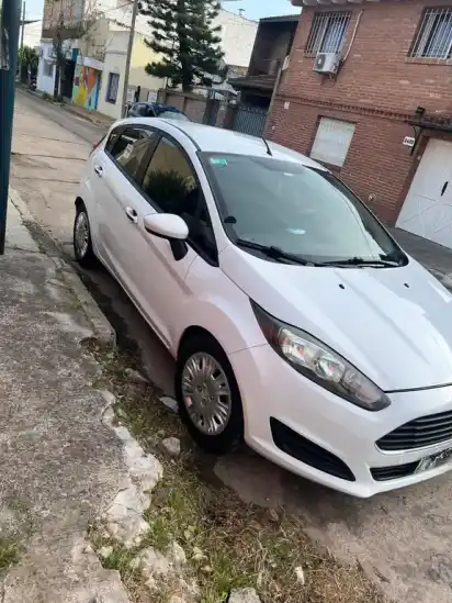 Ford Fiesta Kinetic S Plus  2015 - foto 1