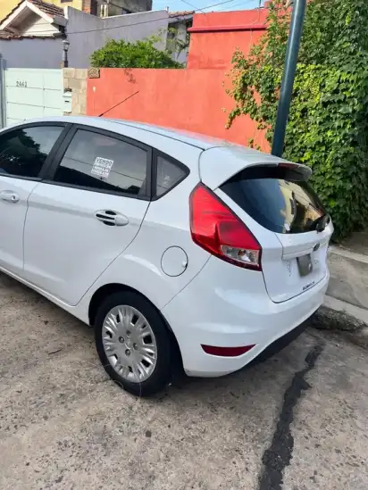 Ford Fiesta Kinetic S Plus  2015 - foto 2