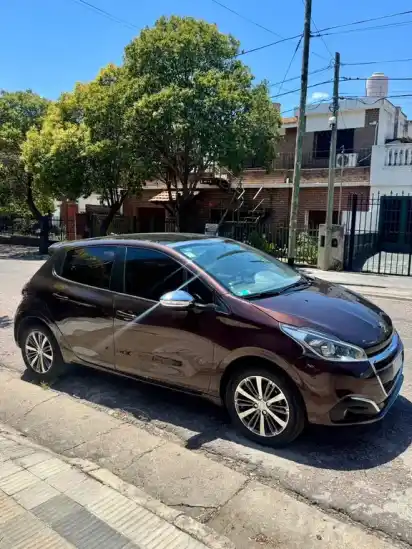Peugeot 208 Allure 1.6  2017 - foto 1