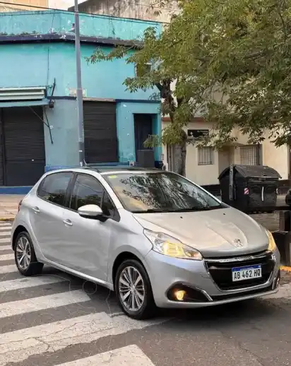 Peugeot 208 Feline 1.6  2018 - foto 1