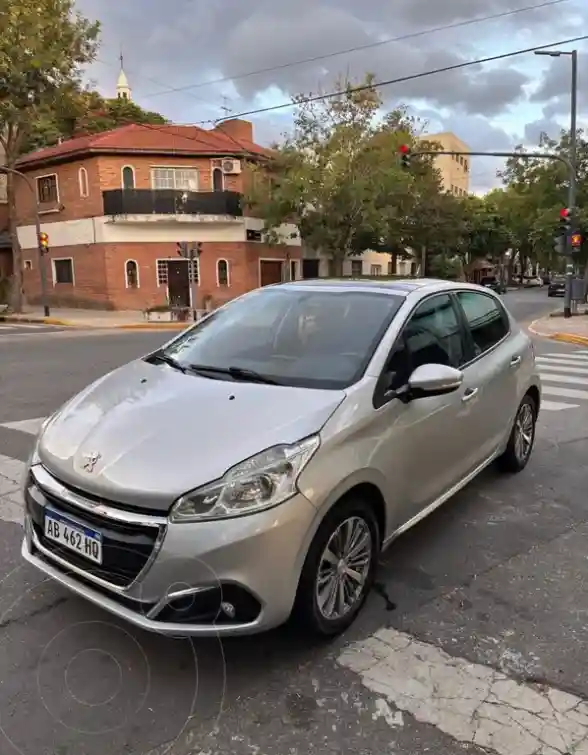Peugeot 208 Feline 1.6  2018 - foto 2