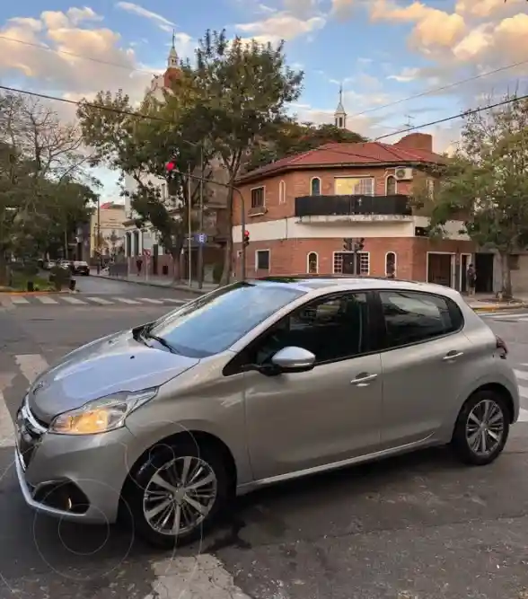 Peugeot 208 Feline 1.6  2018 - foto 3