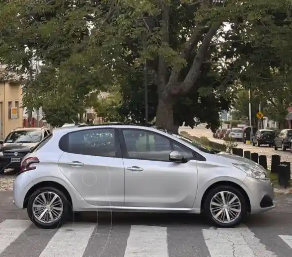 Peugeot 208 Feline 1.6  2018 - foto 4