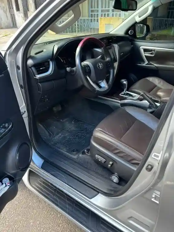 Toyota Sw4 Srx 2.8 Tdi 7A Aut  2016 - foto 4