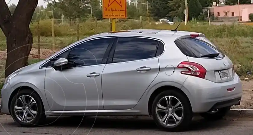 Peugeot 208 Feline 1.6 Pack Cuir  2013 - foto 2