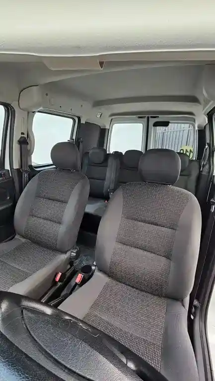 Peugeot Partner Furgón Confort 1.6 Hdi 5 Plazas  2022 - foto 3