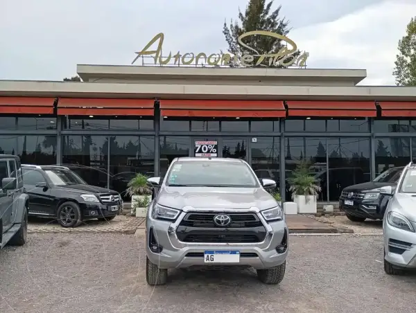 Toyota Hilux Hilux L/20 2.8 Dc 4X4 Tdi Srx  Aut 2023 - foto 1