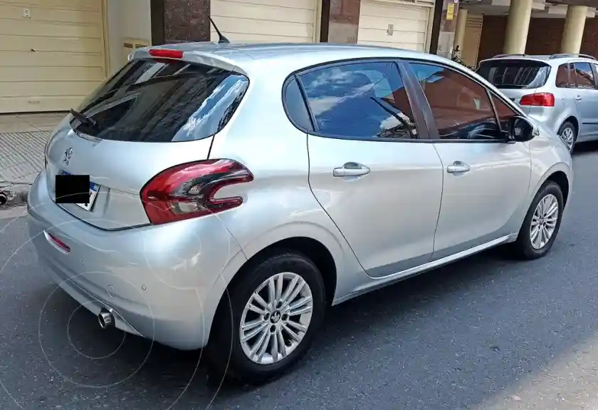 Peugeot 208 Allure 1.6  2019 - foto 1