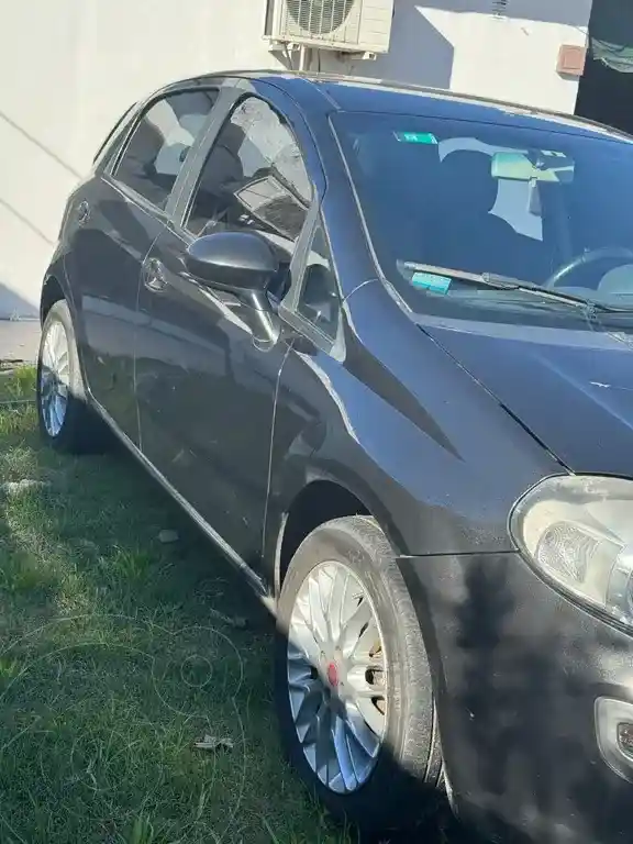 Fiat Punto 5P 1.6 Essence  2014 - foto 2