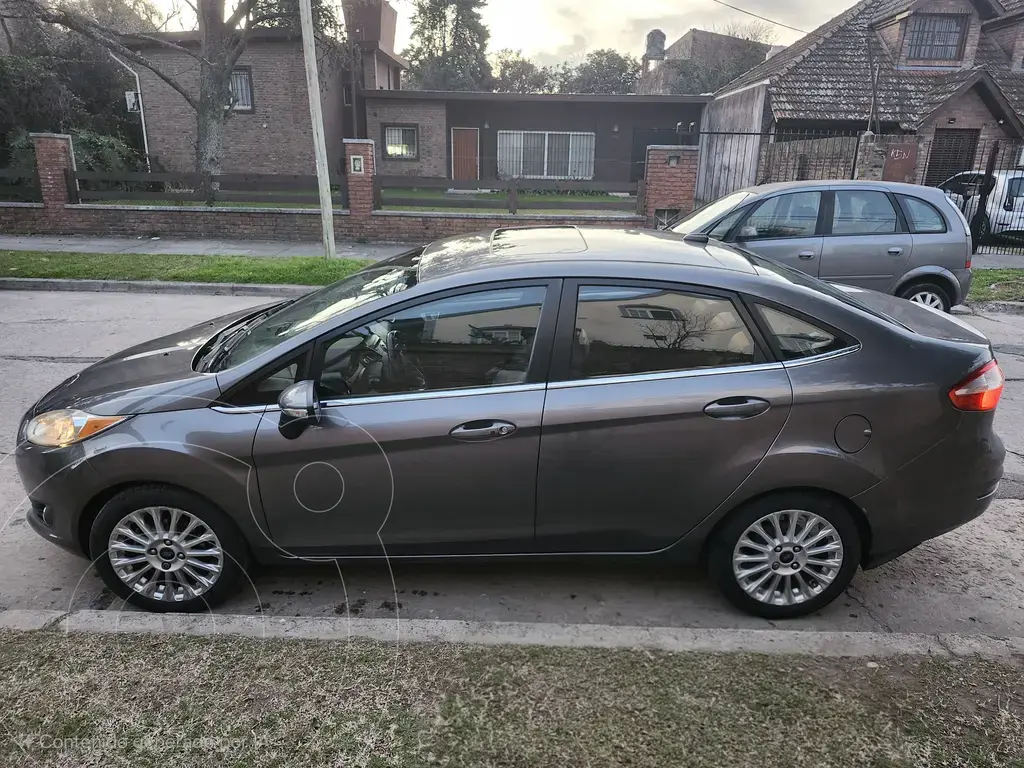 Ford Fiesta Kinetic Sedán Titanium (1596 Cc) 2014 - foto 3
