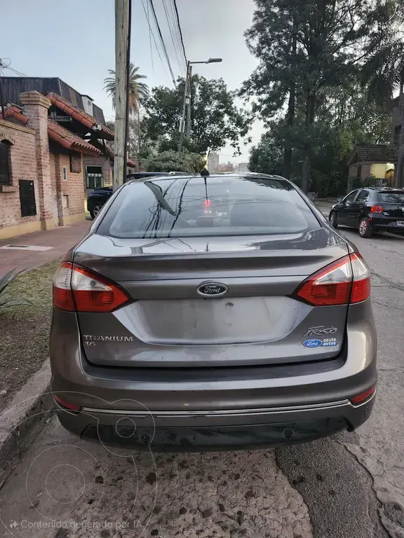 Ford Fiesta Kinetic Sedán Titanium (1596 Cc) 2014 - foto 4