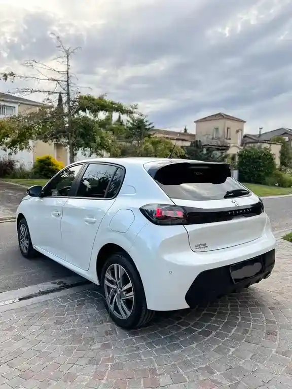 Peugeot 208 Feline 1.6  2021 - foto 4