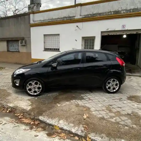 Ford Fiesta Kinetic Titanium  2013 - foto 1