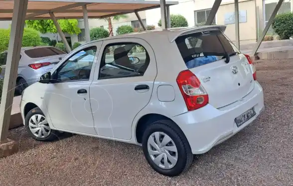 Toyota Etios Hatchback X  2020 - foto 1