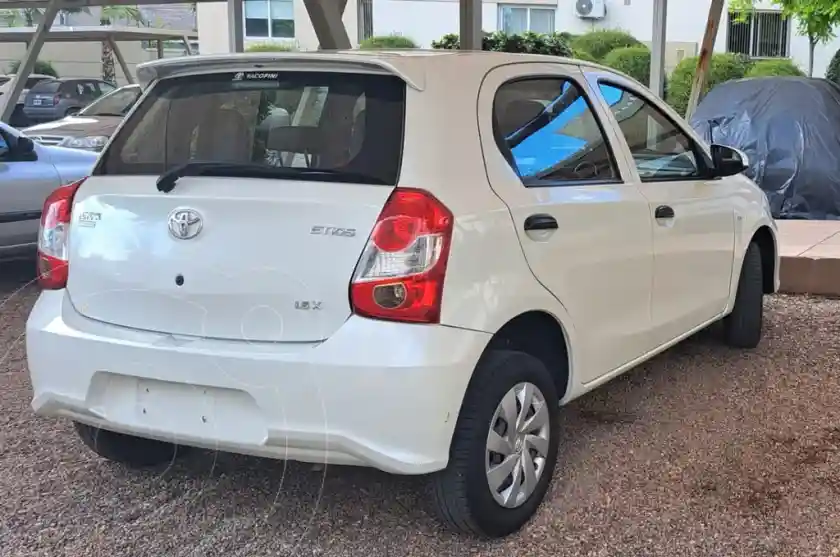 Toyota Etios Hatchback X  2020 - foto 3