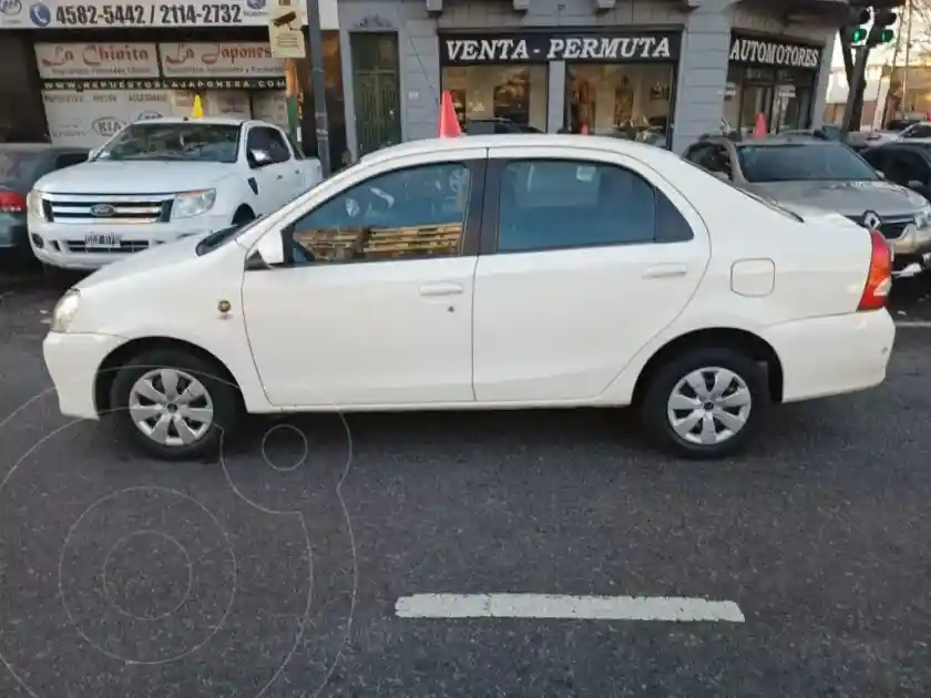 Toyota Etios Sedán Xls  2014 - foto 2