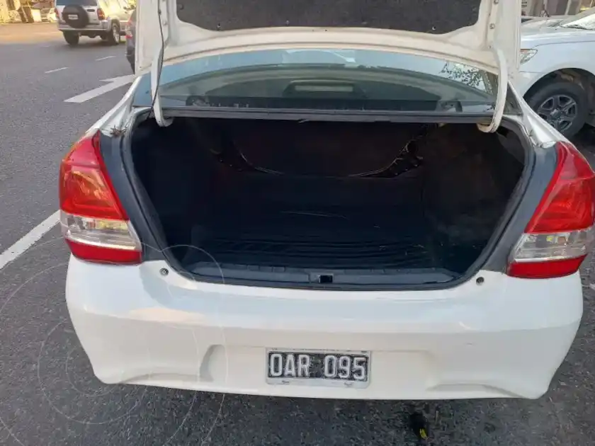 Toyota Etios Sedán Xls  2014 - foto 3