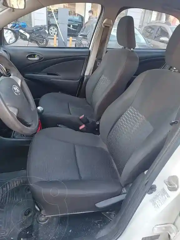 Toyota Etios Sedán Xls  2014 - foto 4
