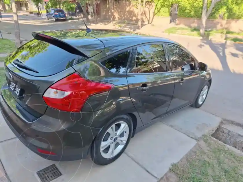 Ford Focus Sedán 1.6L S  2014 - foto 2