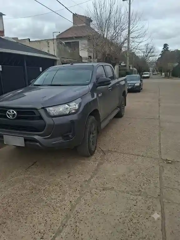 Toyota Hilux 4X4 Cabina Doble SR 2.8 TDi Aut 2025 - foto 1