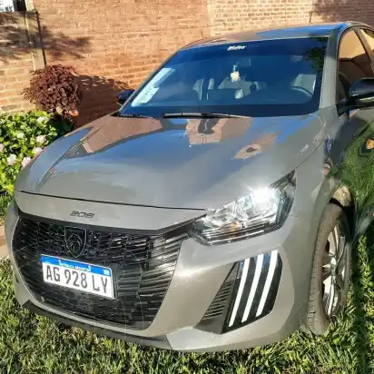 Peugeot 208 Allure 1.6  2024 - foto 1