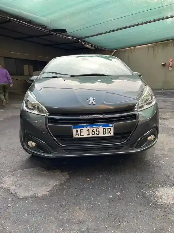 Peugeot 208 Feline 1.6 Tiptronic  2020 - foto 1