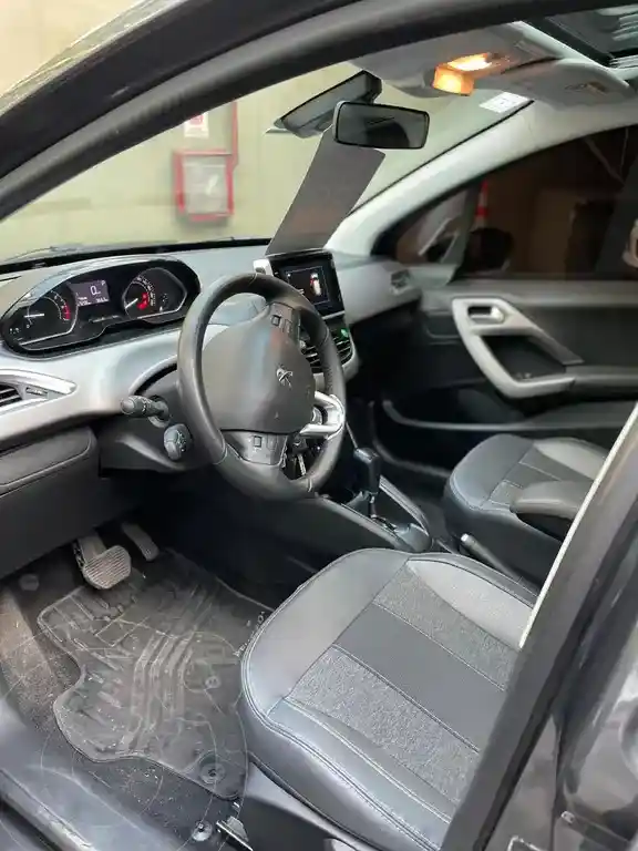 Peugeot 208 Feline 1.6 Tiptronic  2020 - foto 5