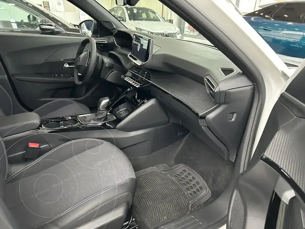 Peugeot 2008 Allure T200 (999 Cc) 2026 - foto 3