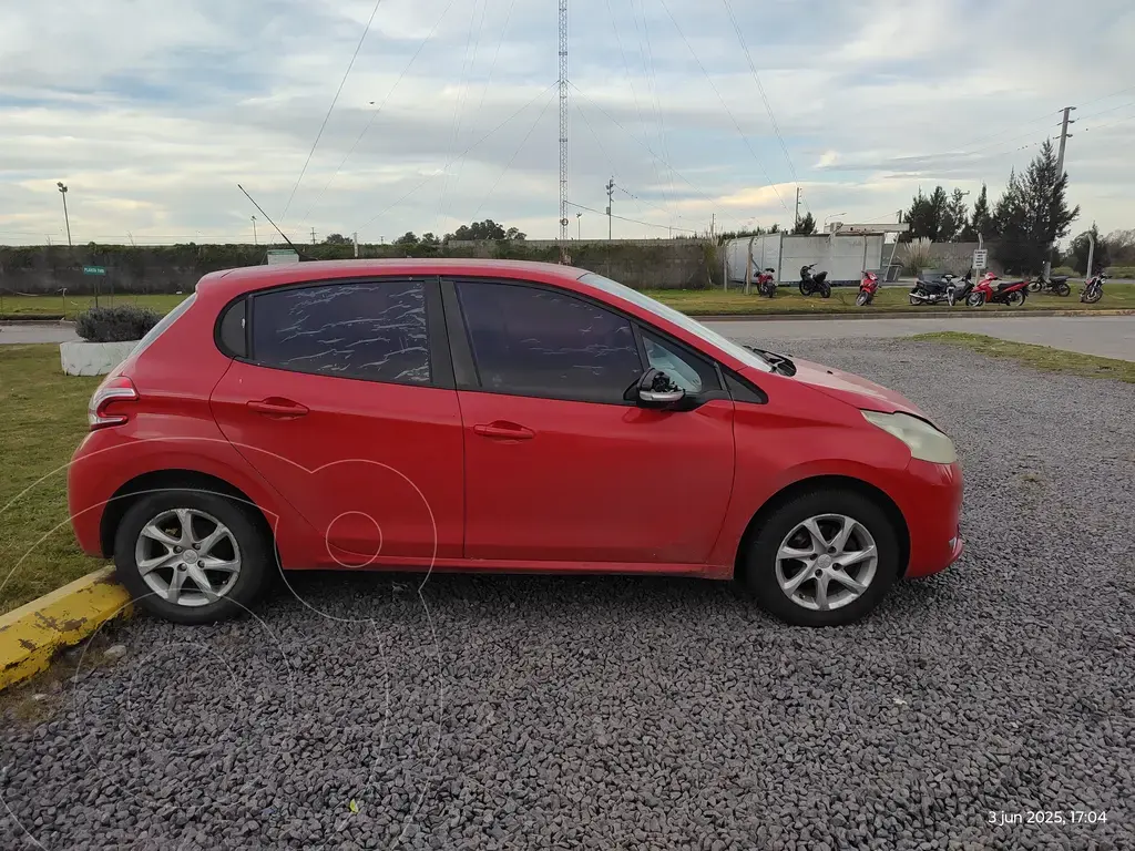 Peugeot 208 Allure 1.5 Nav (1450 Cc) 2014 - foto 2