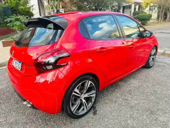 Peugeot 208 Feline 1.6  2018 - foto 2