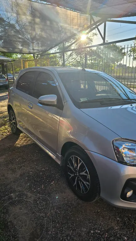 Toyota Etios Hatchback Platinum Aut 2016/17 (1496 Cc) 2017 - foto 2