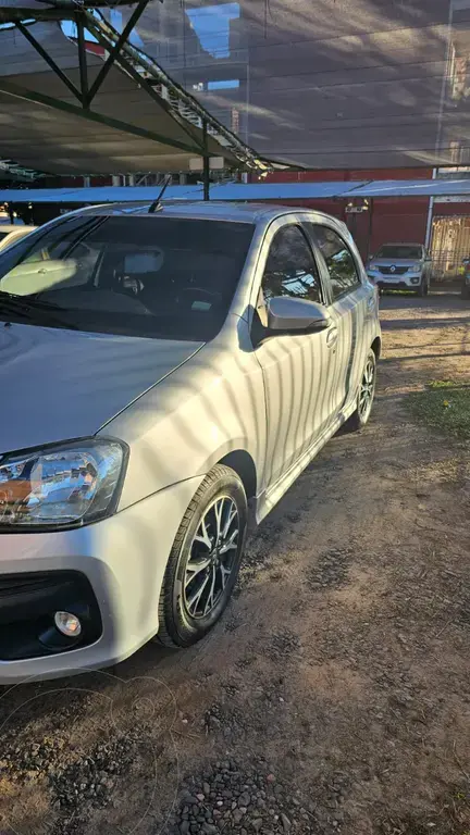 Toyota Etios Hatchback Platinum Aut 2016/17 (1496 Cc) 2017 - foto 3