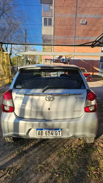 Toyota Etios Hatchback Platinum Aut 2016/17 (1496 Cc) 2017 - foto 4