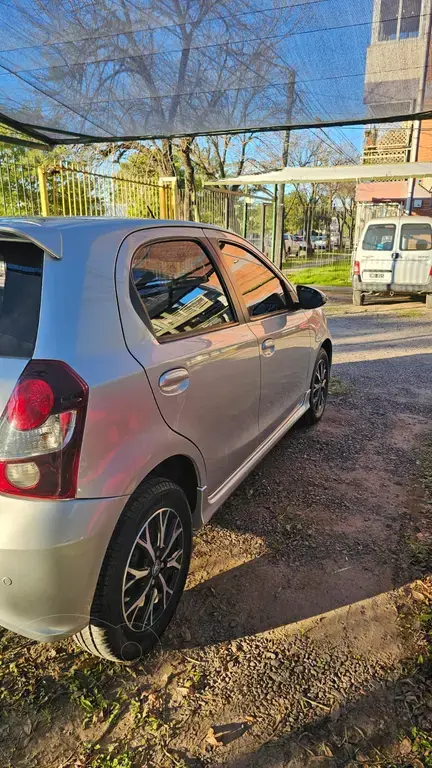 Toyota Etios Hatchback Platinum Aut 2016/17 (1496 Cc) 2017 - foto 5