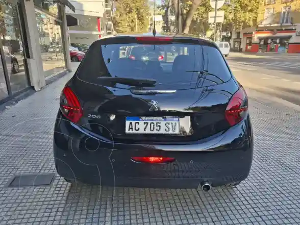 Peugeot 208 Feline 1.6  2018 - foto 4