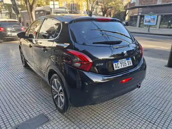 Peugeot 208 Feline 1.6  2018 - foto 5